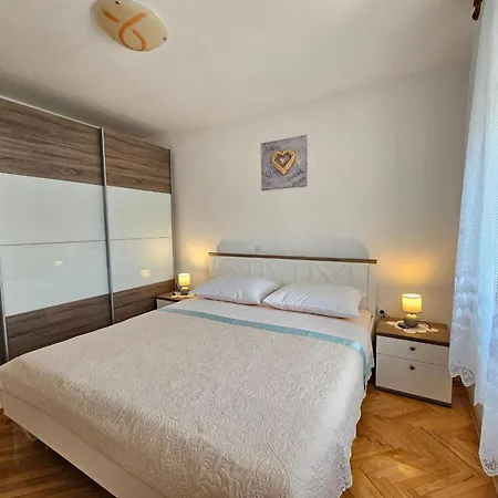 Fuer 6 Personen Mit Terrasse By Interhome Apartamento