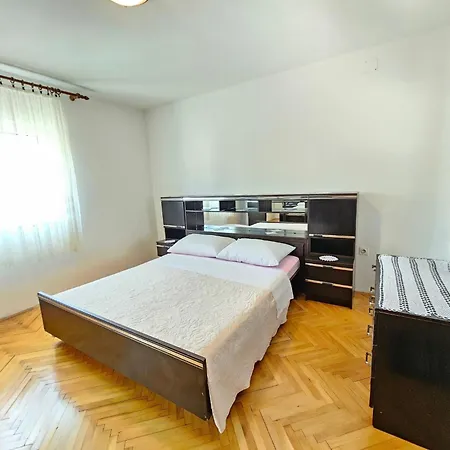 Fuer 6 Personen Mit Terrasse By Interhome