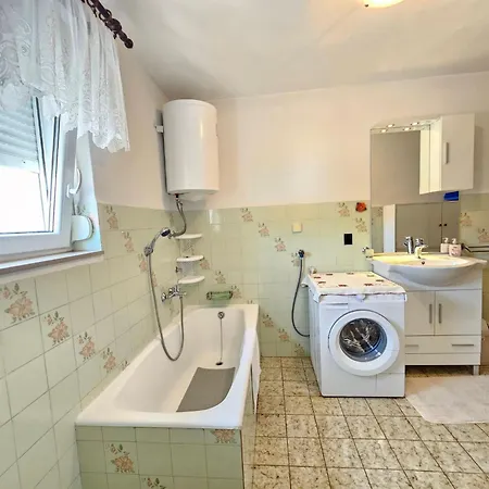 Fuer 6 Personen Mit Terrasse By Interhome Apartamento