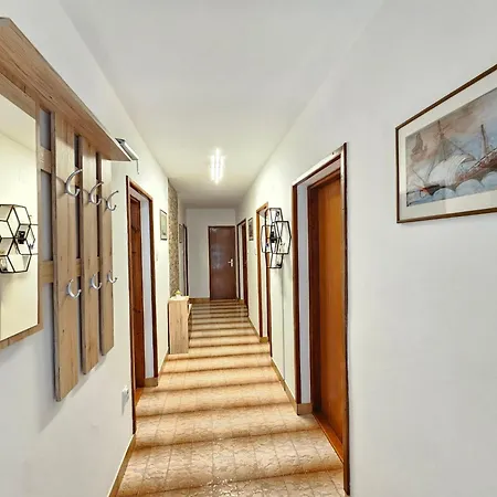 Fuer 6 Personen Mit Terrasse By Interhome Apartamento Novi Vinodolski
