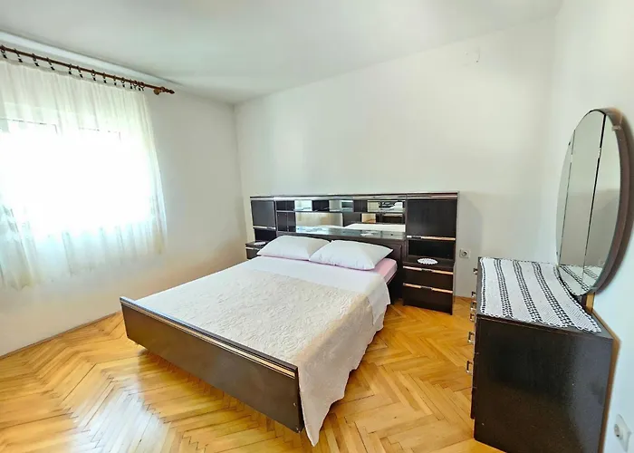 Fuer 6 Personen Mit Terrasse By Interhome