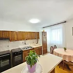 Lejlighed Fuer 6 Personen Mit Terrasse By Interhome