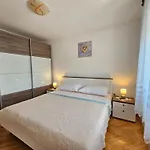 Fuer 6 Personen Mit Terrasse By Interhome Lejlighed