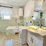 Fuer 6 Personen Mit Terrasse By Interhome