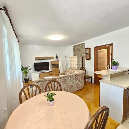 Fuer 6 Personen Mit Terrasse By Interhome