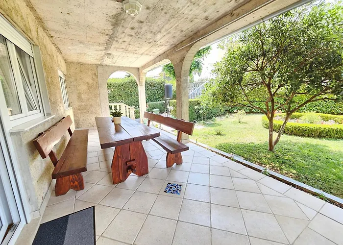 Fuer 6 Personen Mit Terrasse By Interhome 노비비노돌스키