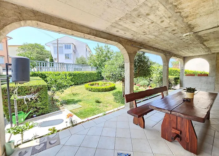 Fuer 6 Personen Mit Terrasse By Interhome