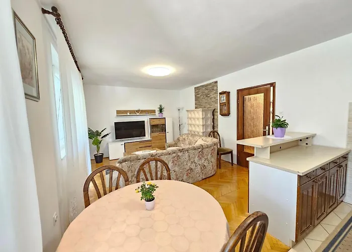 Fuer 6 Personen Mit Terrasse By Interhome
