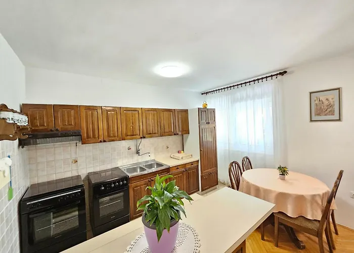 아파트 Fuer 6 Personen Mit Terrasse By Interhome